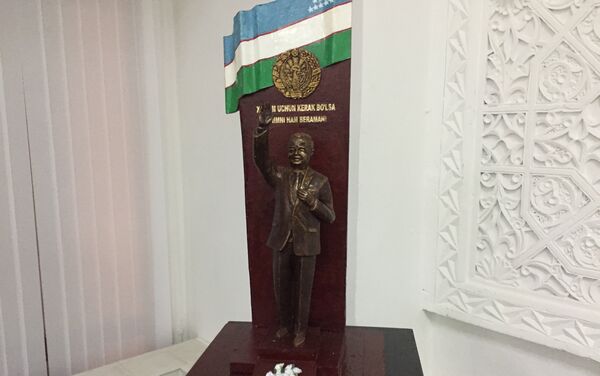 Макеты памятников Каримову на презентации в Ташкенте - Sputnik Узбекистан