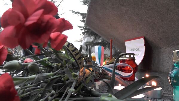 Цветы в память о жертвах теракта в Петербурге - Sputnik Узбекистан