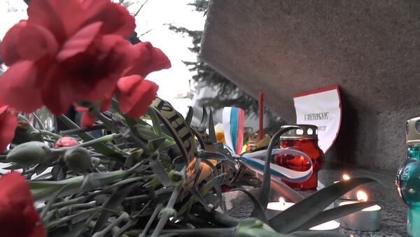 Цветы в память о жертвах теракта в Петербурге - Sputnik Ўзбекистон