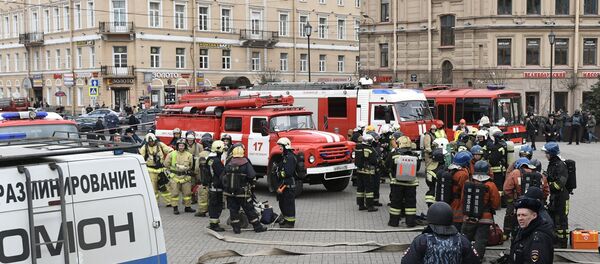 Санкт-Петербургда, Сенная площадь метро бекати Санкт-Петербургда, Сенная площадь метро бекати - Sputnik Ўзбекистон