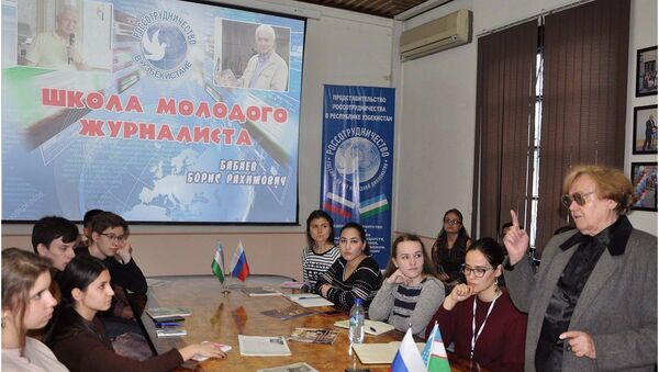 В РЦНК состоялась встреча с известным журналистом Борисом Бабаевым - Sputnik Узбекистан