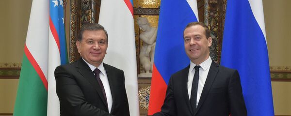 Премьер-министр РФ Д. Медведев встретился с президентом Узбекистана Ш. Мирзиеевым Премьер-министр РФ Д. Медведев встретился с президентом Узбекистана Ш. Мирзиеевым - Sputnik Ўзбекистон