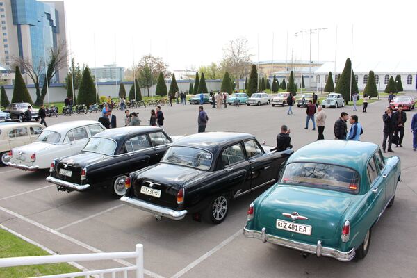Выставка ретро-автомобилей в столичном Узэкспоцентре - Sputnik Узбекистан