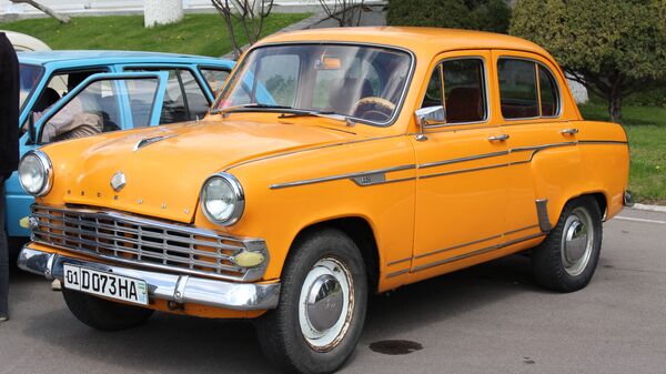 Москвич-403 на выставке ретро-автомобилей в Узэкспоцентре Ташкента - Sputnik Ўзбекистон