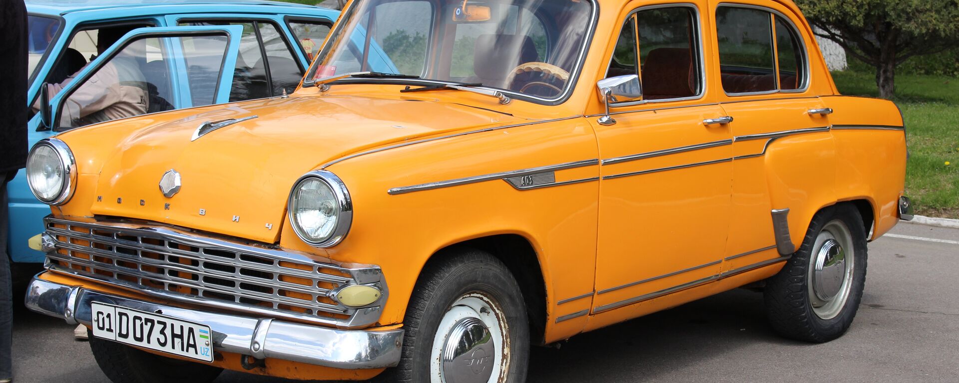 Москвич-403 на выставке ретро-автомобилей в Узэкспоцентре Ташкента - Sputnik Ўзбекистон, 1920, 22.01.2026