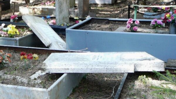 Разрушенные могилы на христианском кладбище Ташкента - Sputnik Ўзбекистон