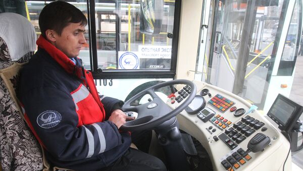 Водитель автобуса, архивное фото - Sputnik Ўзбекистон