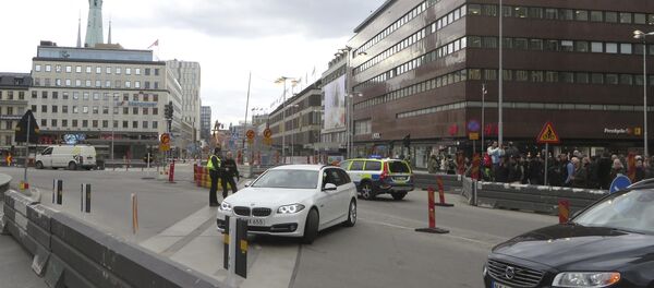 Полиция оцепила место ЧП в центре Стокгольма Полиция оцепила место ЧП в центре Стокгольма - Sputnik Ўзбекистон