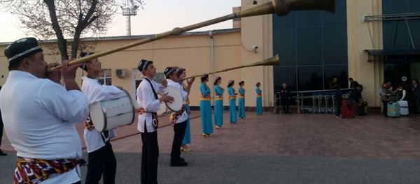В Самарканд прибыл первый японский чартерный рейс В Самарканд прибыл первый японский чартерный рейс - Sputnik Узбекистан