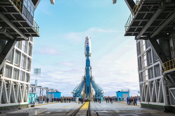 Vostochniy kosmodromida Soyuz-2.1a raketasi uchishga tayyorlanmoqda - Sputnik O‘zbekiston