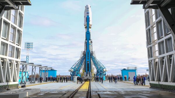 Вывоз ракеты Союз-2.1а с космическими аппаратами на стартовую площадку космодрома Восточный - Sputnik Узбекистан