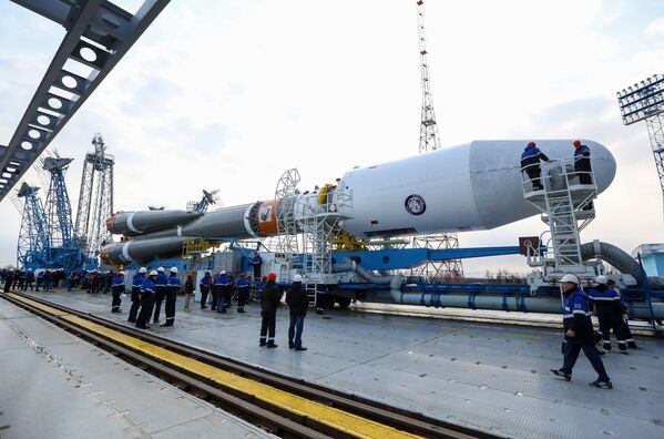 Vostochniy kosmodromida Soyuz-2.1a raketasi uchishga tayyorlanmoqda - Sputnik O‘zbekiston