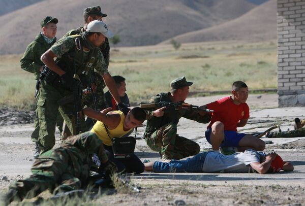 Активная фаза миротворческих учений ОДКБ Нерушимое братство – 2014 в Кыргызстане - Sputnik Узбекистан