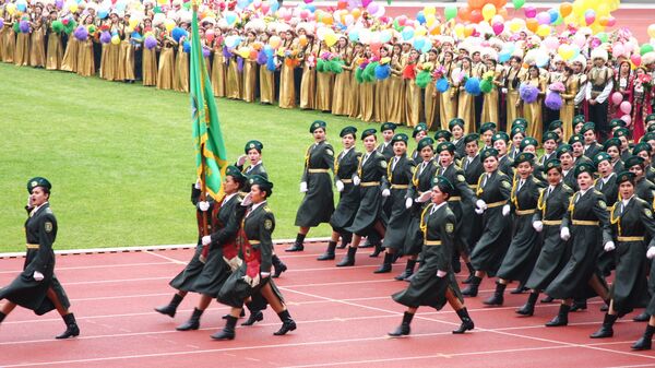 Национальная армия на олимпийском стадионе столицы в День нейтралитета Туркменистана - Sputnik Узбекистан