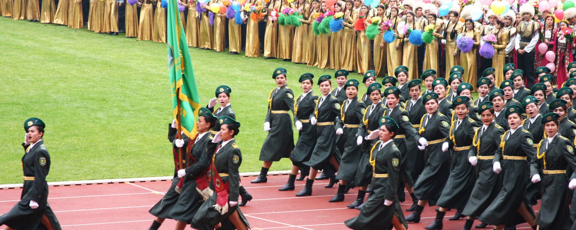 Национальная армия на олимпийском стадионе столицы в День нейтралитета Туркменистана - Sputnik Узбекистан, 1920, 03.04.2021