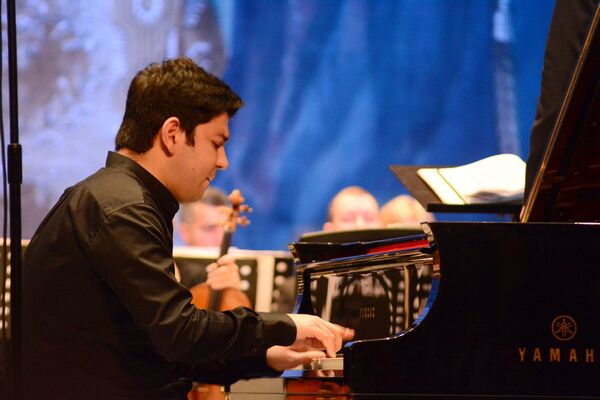 Пианист Бехзод Абдураимов на концерте в Ташкенте - Sputnik Узбекистан