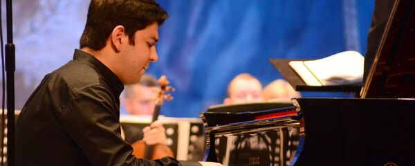 Пианист Бехзод Абдураимов на концерте в Ташкенте - Sputnik Узбекистан