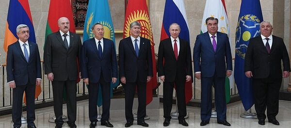 Главы государств на саммите ЕАЭС 14 апреля 2017 года в Бишкеке Главы государств на саммите ЕАЭС 14 апреля 2017 года в Бишкеке - Sputnik Узбекистан
