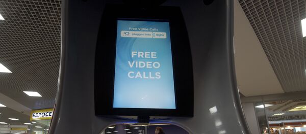 В Шереметьево установили бесплатные Skype-кабинки - Sputnik Узбекистан