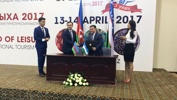 Подписание меморандума о развитии отношений между туристическими ассоциациями Азербайджана и Узбекистана - Sputnik Узбекистан