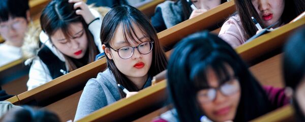 Студенты во время лекции - Sputnik Узбекистан