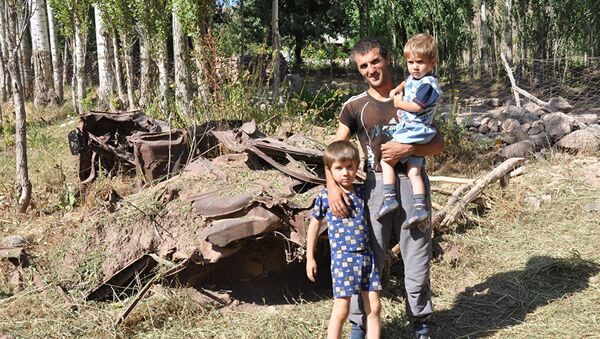 Таджикистанец с детьми от русской жены - Sputnik Узбекистан