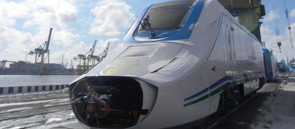 TALGO-250 Санкт-Петербург портида TALGO-250 Санкт-Петербург портида - Sputnik Ўзбекистон