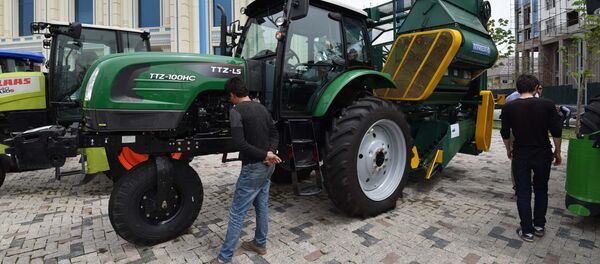 Выставка ярмарка продукции промышленных товаров Республики Узбекистан 2017 - Sputnik Узбекистан