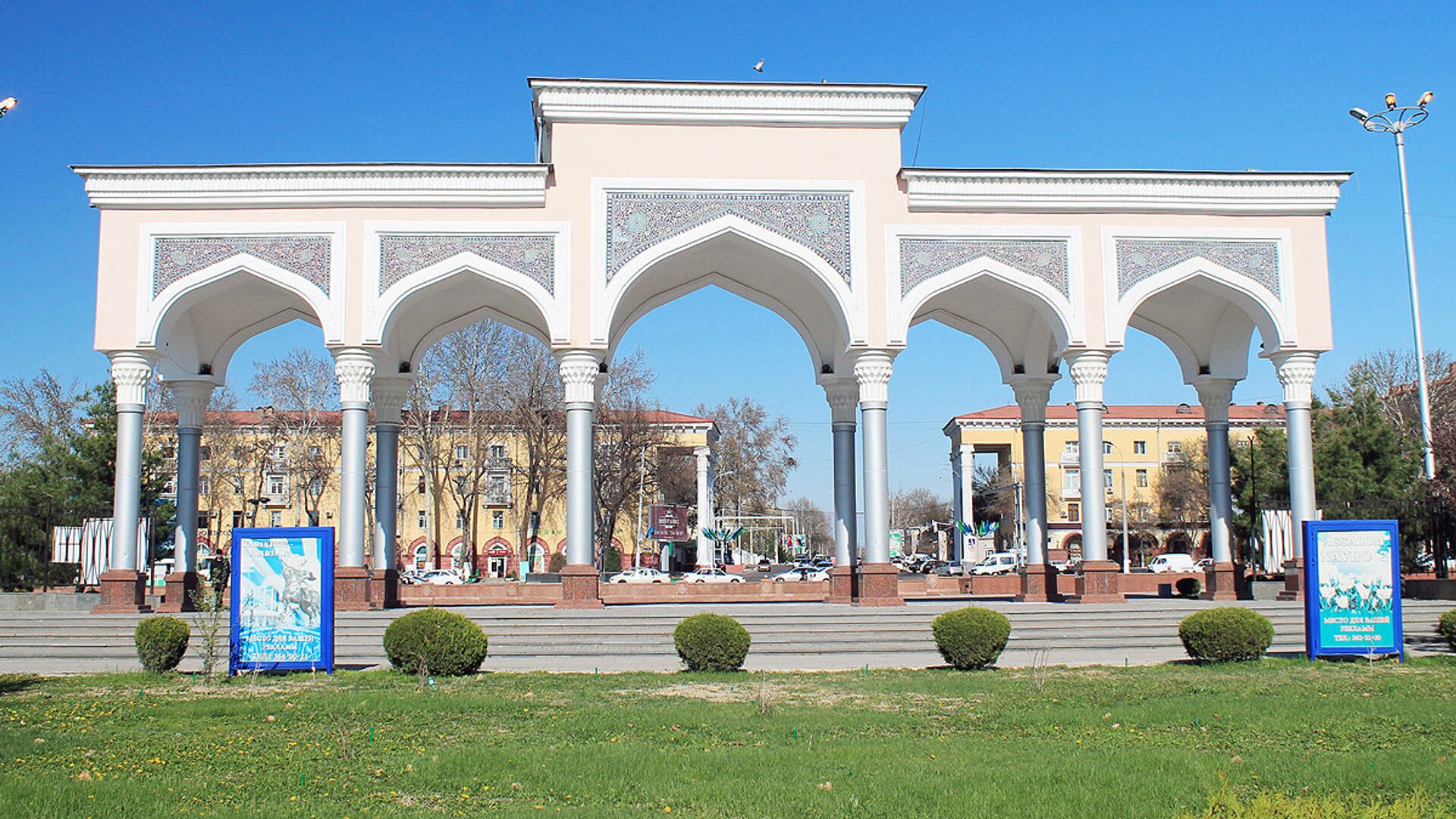 Вход в парк имени Алишера Навои в Ташкенте - Sputnik Узбекистан, 1920, 08.08.2022
