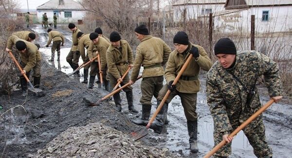 Vozvedenie protivopavodkovoy zashiti - Sputnik O‘zbekiston