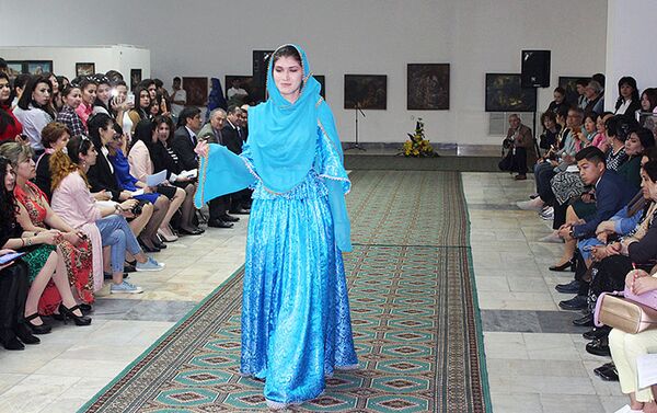 Выставка мод карабахской одежды Азербайджана - Sputnik Узбекистан