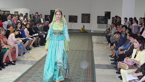 Выставка мод карабахской одежды Азербайджана - Sputnik Узбекистан
