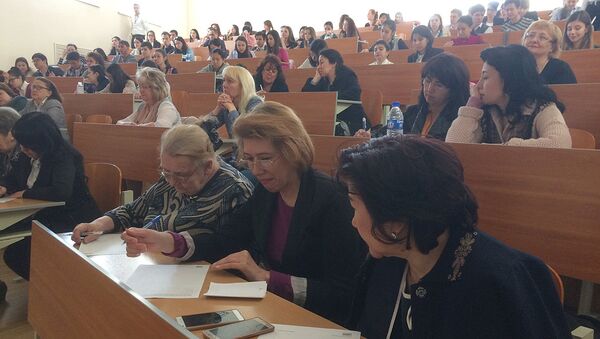 Studenti v auditorii v Tashkente - Sputnik O‘zbekiston