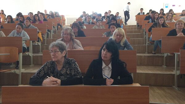 Студенты в аудитории в Ташкенте - Sputnik Узбекистан