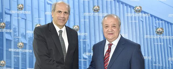 Абдулазиз Камилов и Питер Буриан Абдулазиз Камилов и Питер Буриан - Sputnik Ўзбекистон