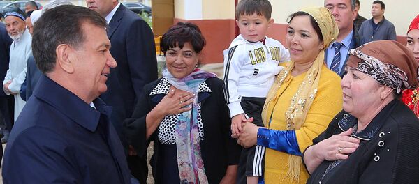 Шавкат Мирзиёев встретился с жителями Джизакской области Шавкат Мирзиёев встретился с жителями Джизакской области - Sputnik Ўзбекистон