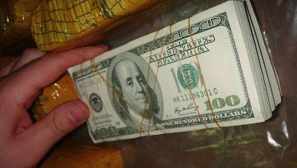 Доллары США изъятые правоохранительными органами - Sputnik Узбекистан