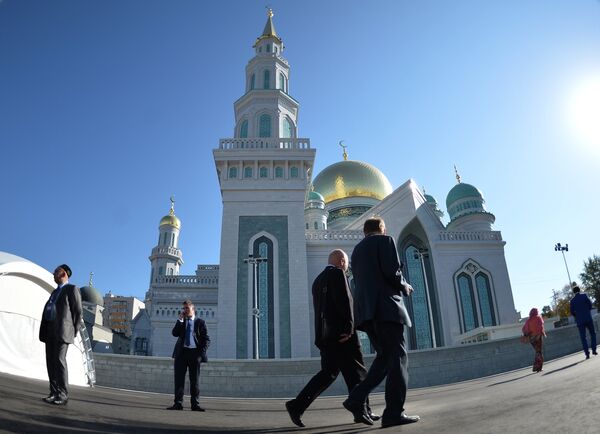 Открытие после реконструкции главной мечети Москвы - Sputnik Узбекистан