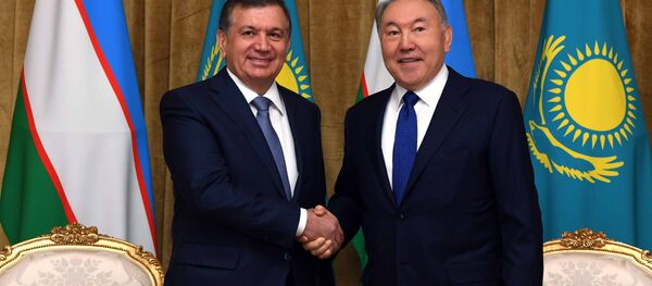 Встреча Нурсултана Назарабаева и Шавката Мирзиёева в Казахстане Встреча Нурсултана Назарабаева и Шавката Мирзиёева в Казахстане - Sputnik Узбекистан