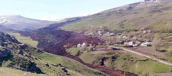 Последствия оползня в Кыргызстане - Sputnik Узбекистан