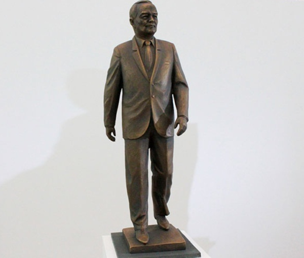 Макет памятник Исламу Каримову Макет памятник Исламу Каримову - Sputnik Узбекистан