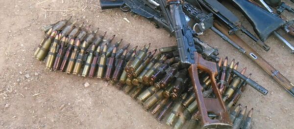 Оружие и боеприпасы, сданные боевиками правительственным сирийским войскам - Sputnik Узбекистан