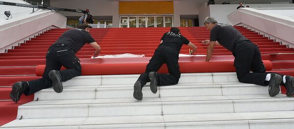 Подготовка к открытию Каннского кинофестиваля Подготовка к открытию Каннского кинофестиваля - Sputnik Узбекистан