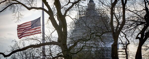 Американский флаг перед Капитолием в Вашингтоне Американский флаг перед Капитолием в Вашингтоне - Sputnik Ўзбекистон