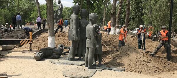 Тошкентда Шоаҳмад Шомаҳмудовлар оиласига ҳайкал ўрнатиляпти - Sputnik Ўзбекистон