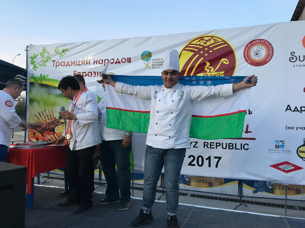 Узбекские повара завоевали серебро на фестивале Казан-мангал-2017 Узбекские повара завоевали серебро на фестивале Казан-мангал-2017 - Sputnik Узбекистан