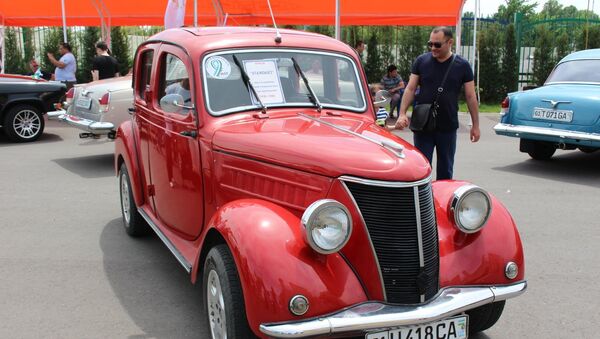 Автомобиль STANDART  на выставке ретро автомобилей в Ташкенте - Sputnik Ўзбекистон