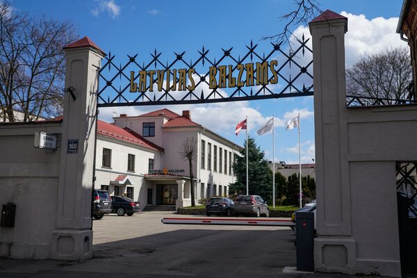 Здание завода производства алкогольной продукции Латвияс Бальзамс Здание завода производства алкогольной продукции Латвияс Бальзамс - Sputnik Узбекистан