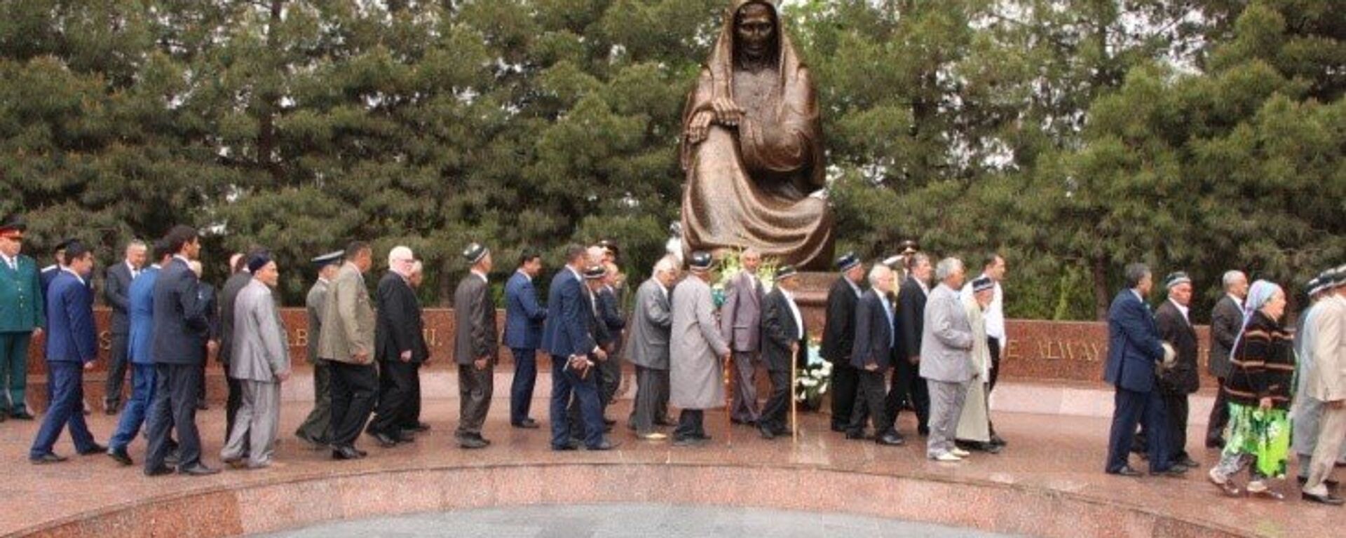 Samarqandda Xotira kuniga bag‘ishlangan tadbir - Sputnik O‘zbekiston, 1920, 05.05.2026