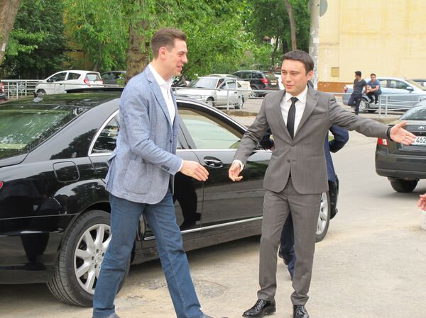 Хуш келибсиз! (Добро пожаловать), — с такими словами актера встретили студенты вуза - Sputnik Узбекистан